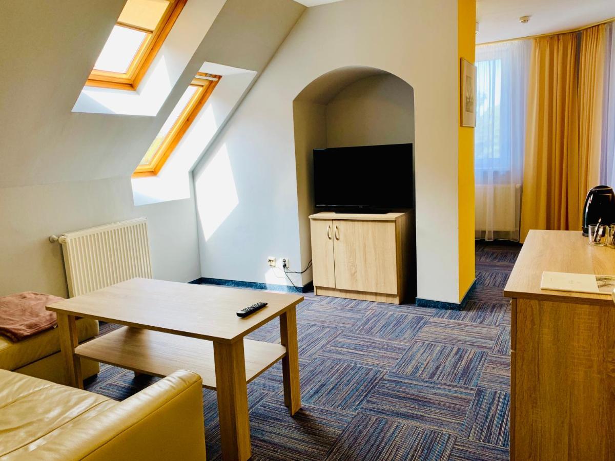 Azalia Bed & Breakfast อุสตรอเนียมอร์สเกีย ภายนอก รูปภาพ