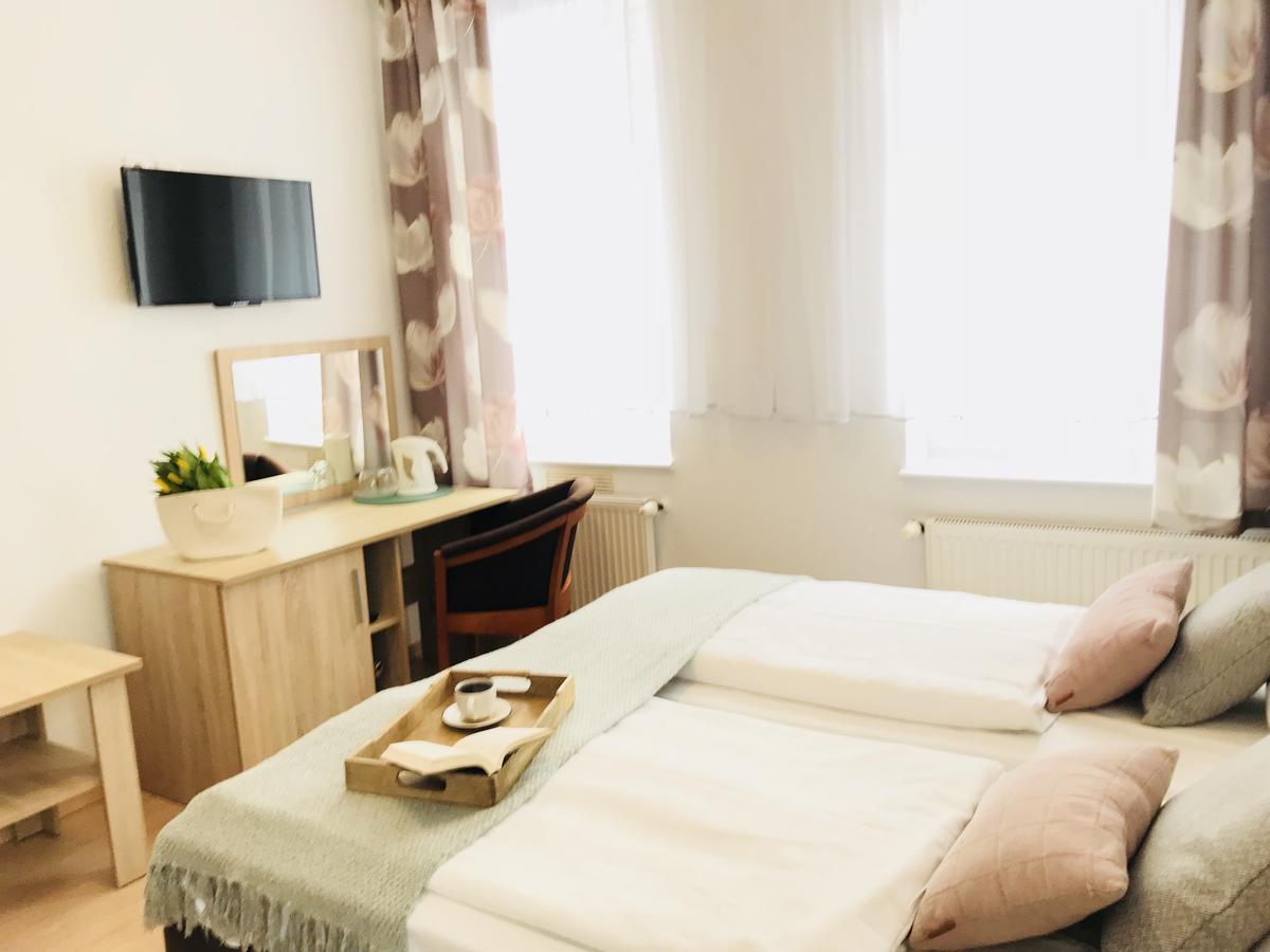 Azalia Bed & Breakfast อุสตรอเนียมอร์สเกีย ภายนอก รูปภาพ
