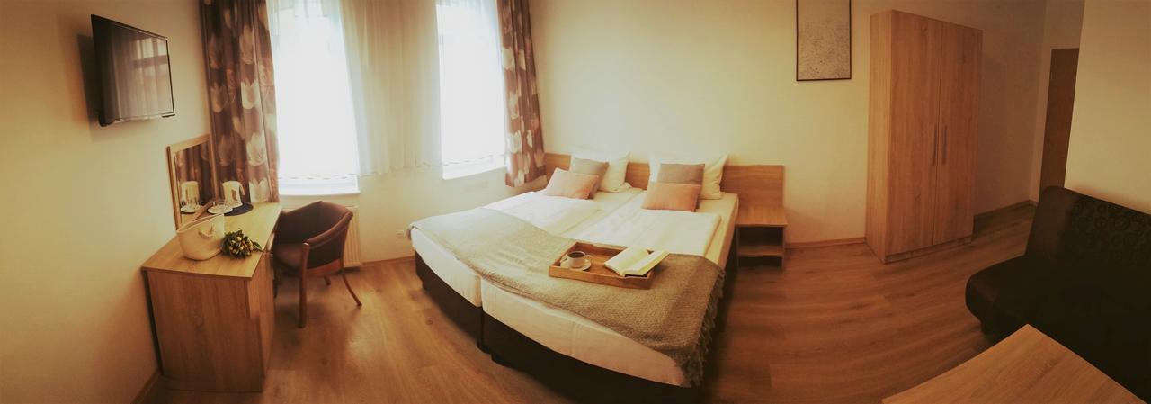 Azalia Bed & Breakfast อุสตรอเนียมอร์สเกีย ภายนอก รูปภาพ
