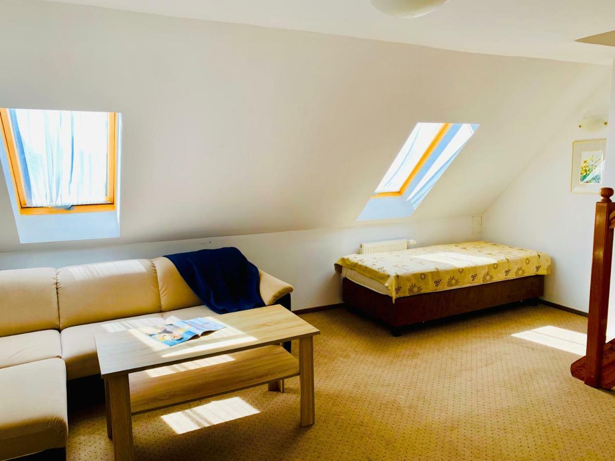 Azalia Bed & Breakfast อุสตรอเนียมอร์สเกีย ภายนอก รูปภาพ