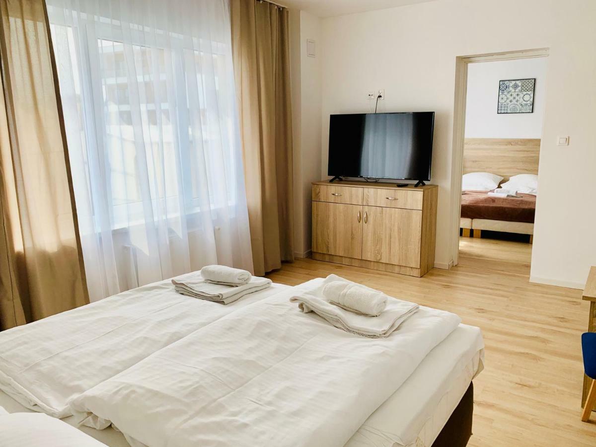 Azalia Bed & Breakfast อุสตรอเนียมอร์สเกีย ภายนอก รูปภาพ