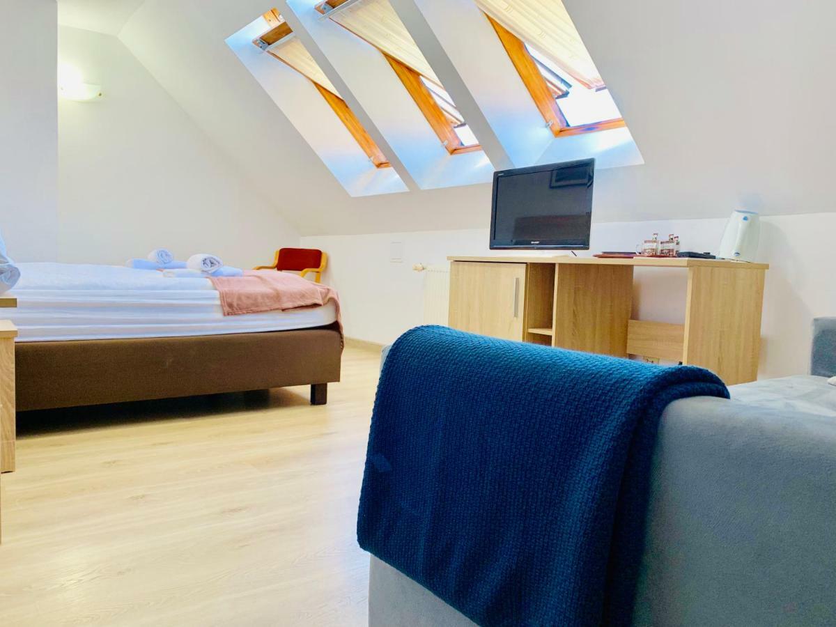 Azalia Bed & Breakfast อุสตรอเนียมอร์สเกีย ภายนอก รูปภาพ