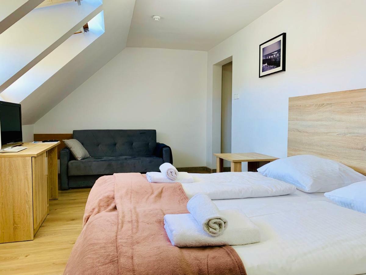 Azalia Bed & Breakfast อุสตรอเนียมอร์สเกีย ภายนอก รูปภาพ